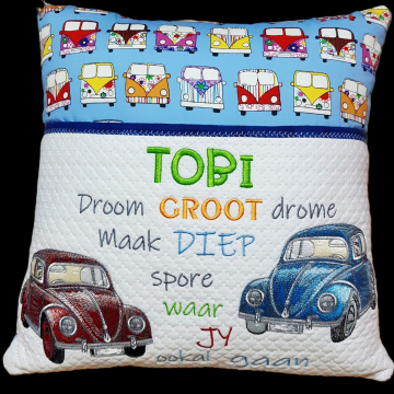 Two Vollas reading pillow with pocket 